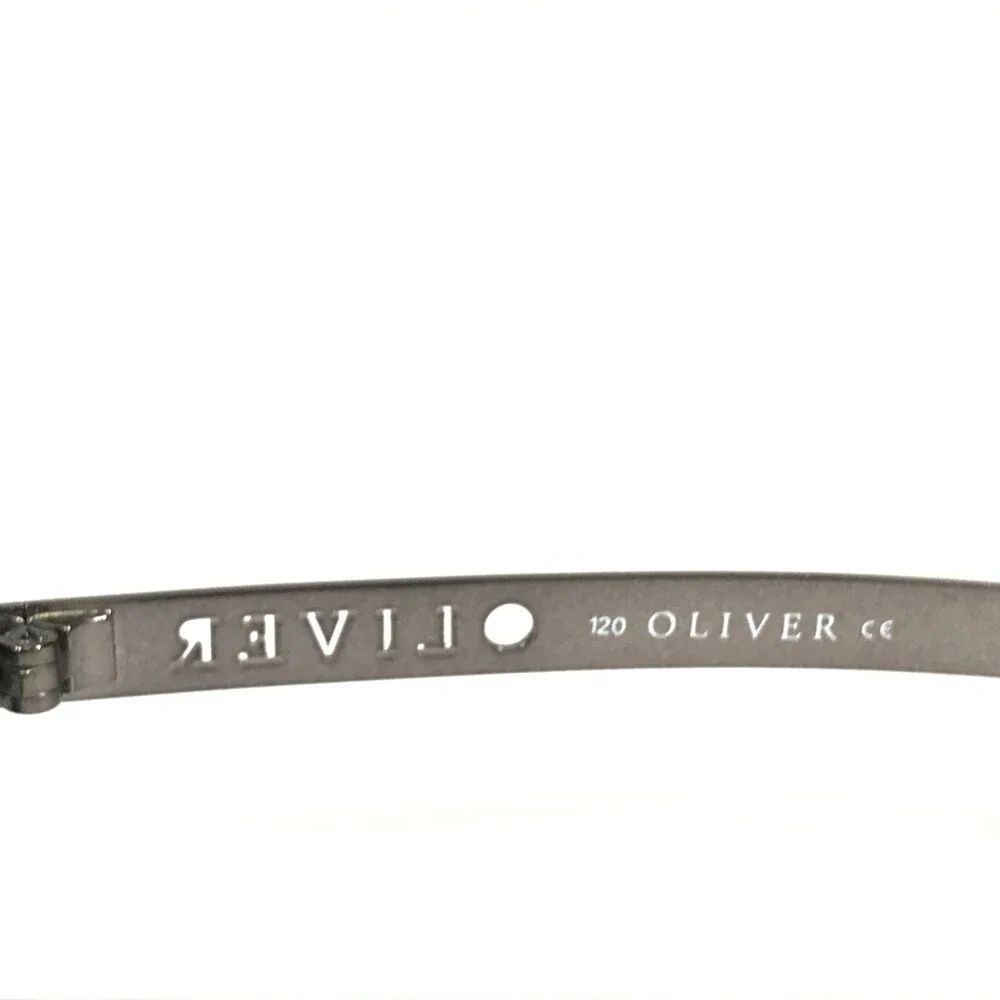 Oliver details hope valentino